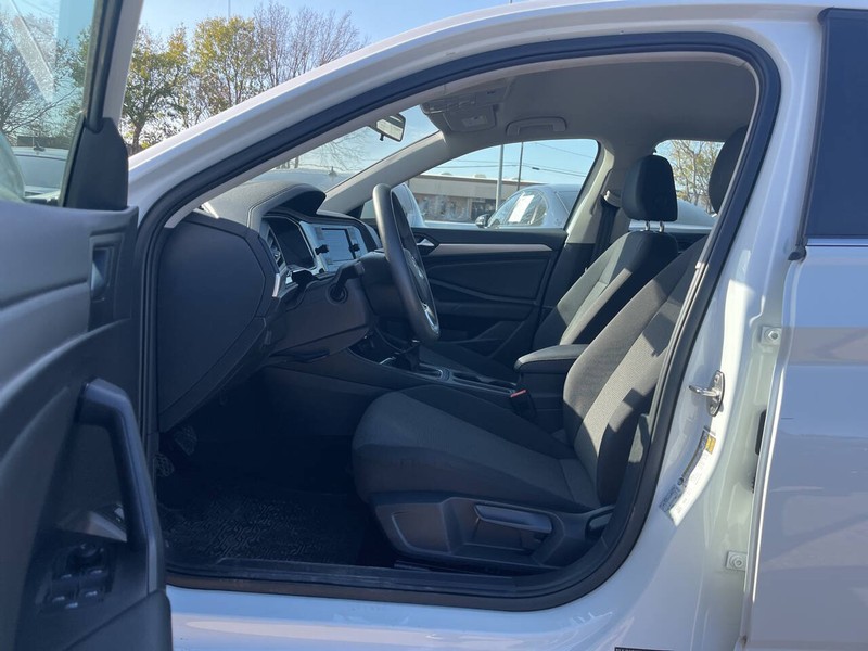 Volkswagen Jetta Vehicle Image 06