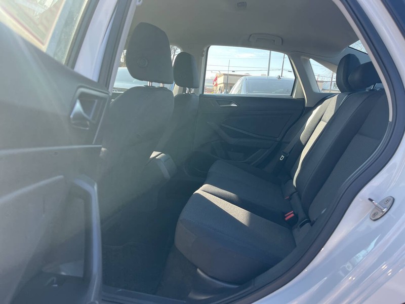 Volkswagen Jetta Vehicle Image 07