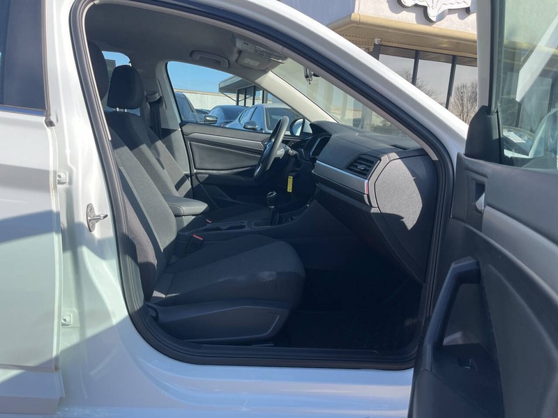 Volkswagen Jetta Vehicle Image 10