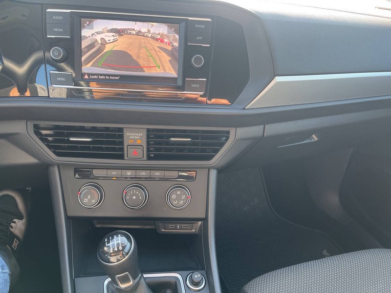 Volkswagen Jetta Vehicle Image 11