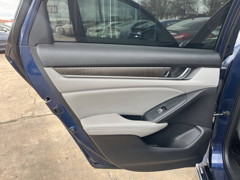 Honda Accord Sedan Vehicle Image 15
