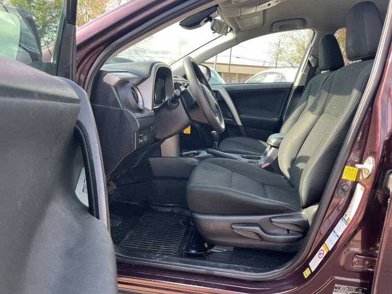 Toyota RAV4 Vehicle Image 09