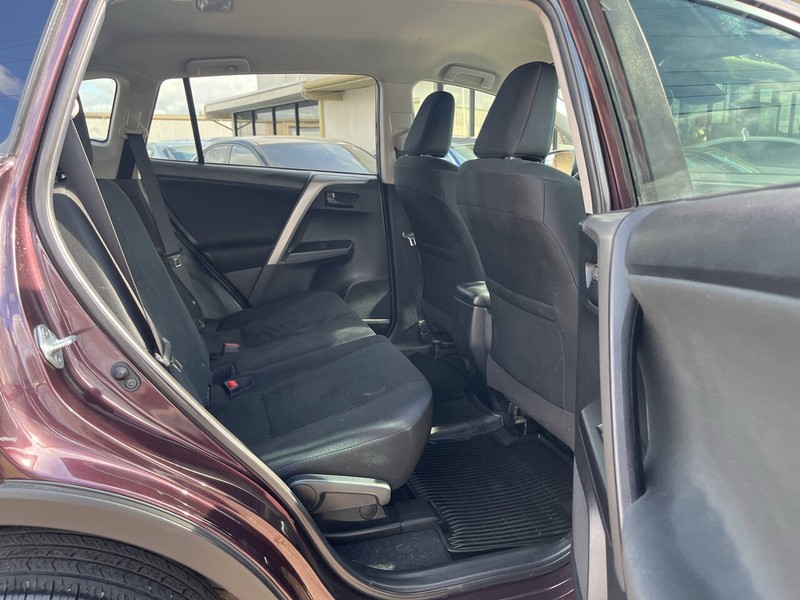 Toyota RAV4 Vehicle Image 12