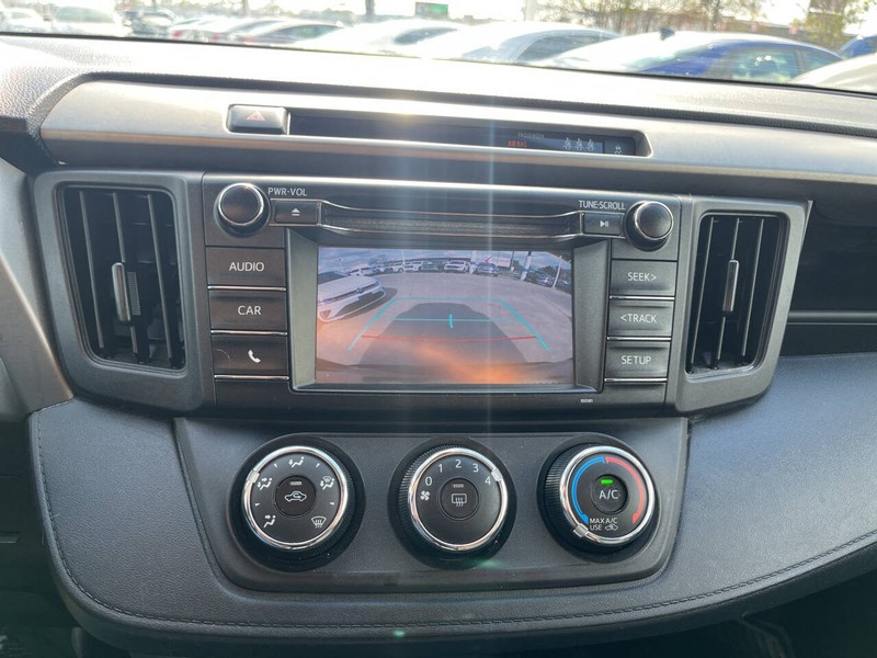 Toyota RAV4 Vehicle Image 14