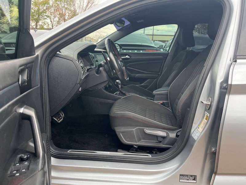 Volkswagen Jetta GLI Vehicle Image 07