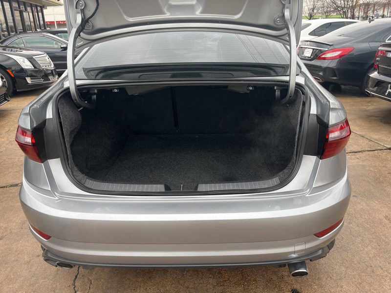 Volkswagen Jetta GLI Vehicle Image 09