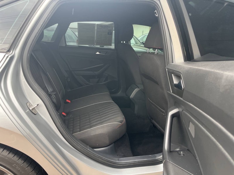 Volkswagen Jetta GLI Vehicle Image 10