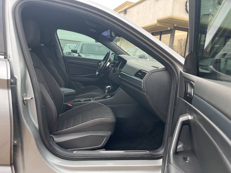 Volkswagen Jetta GLI Vehicle Image 11