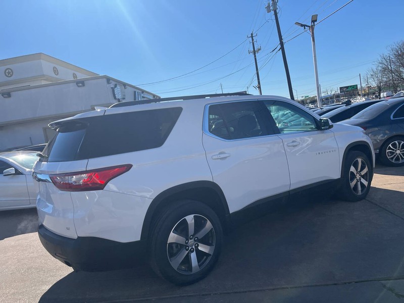 Chevrolet Traverse Vehicle Image 03