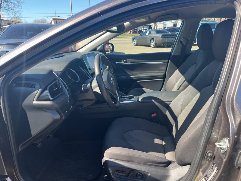 Toyota Camry Vehicle Image 09