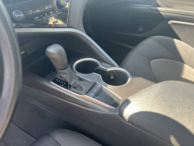 Toyota Camry Vehicle Image 13