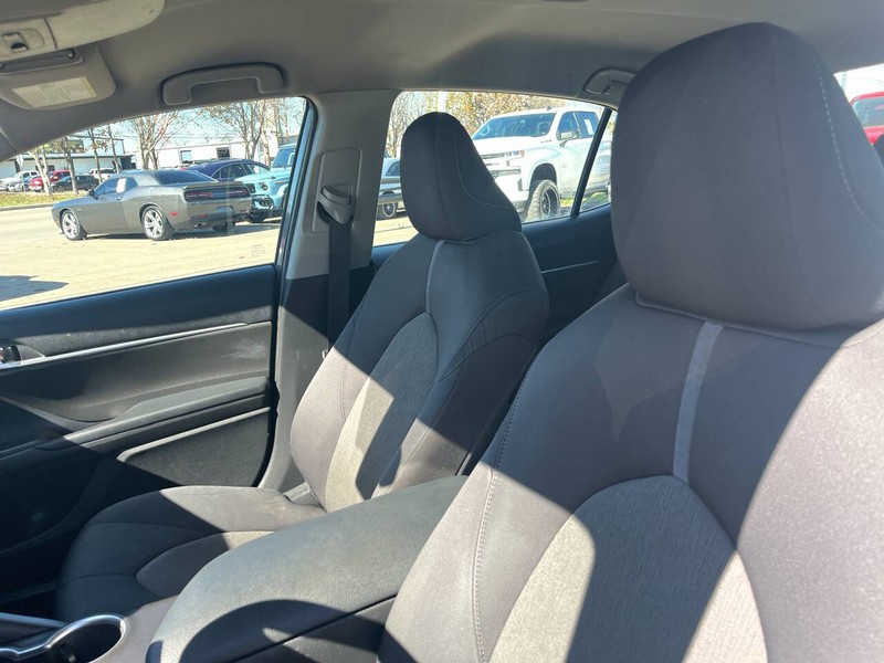 Toyota Camry Vehicle Image 14