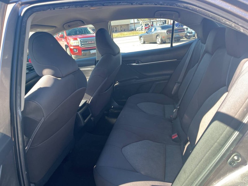 Toyota Camry Vehicle Image 17