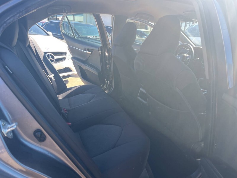 Toyota Camry Vehicle Image 18