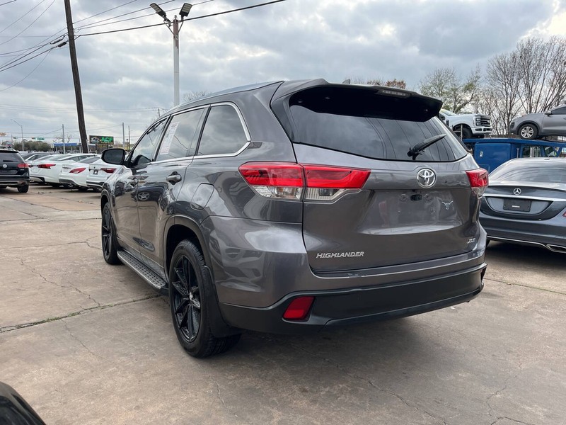 Toyota Highlander Vehicle Image 03