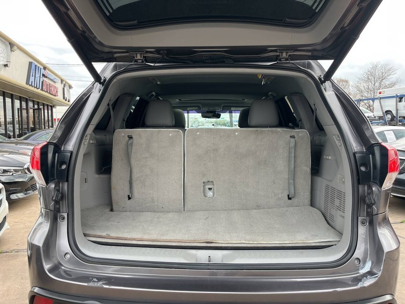Toyota Highlander Vehicle Image 10