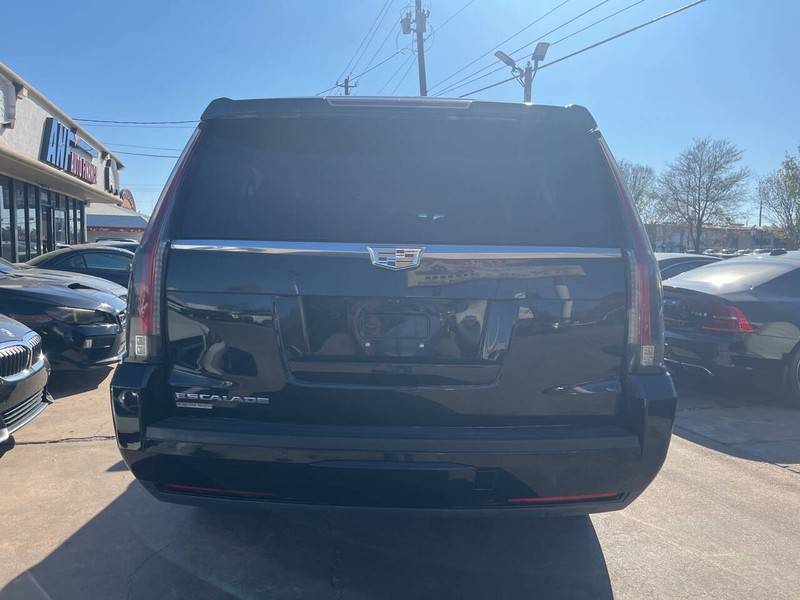 Cadillac Escalade ESV Vehicle Image 04