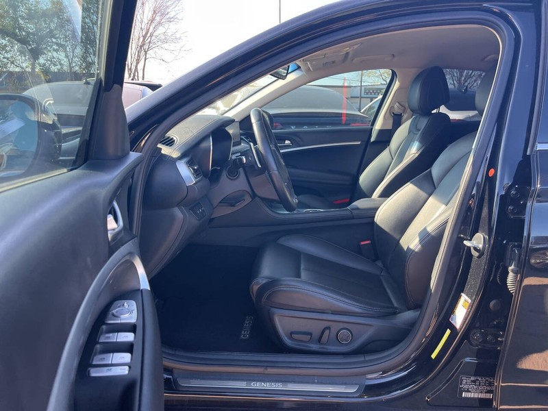 Genesis G70 Vehicle Image 07