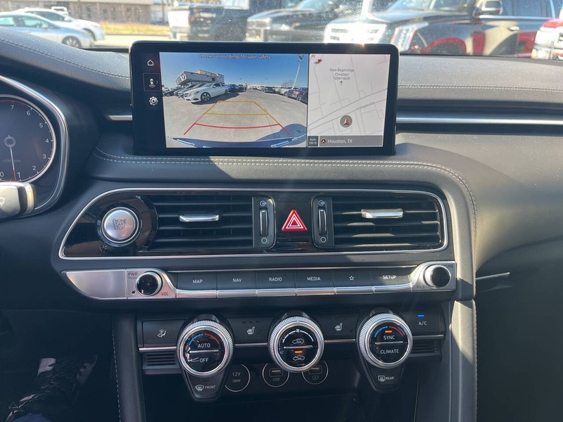 Genesis G70 Vehicle Image 12