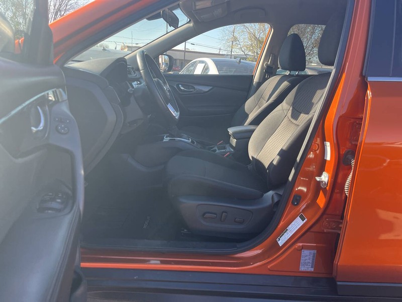 Nissan Rogue Vehicle Image 07