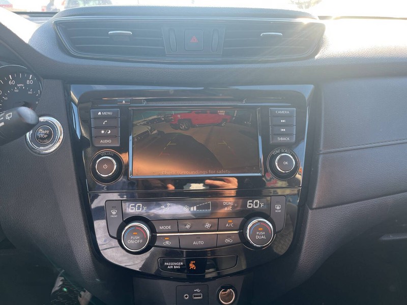 Nissan Rogue Vehicle Image 12