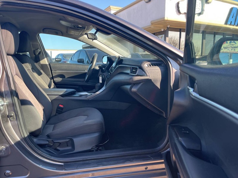 Toyota Camry Vehicle Image 10