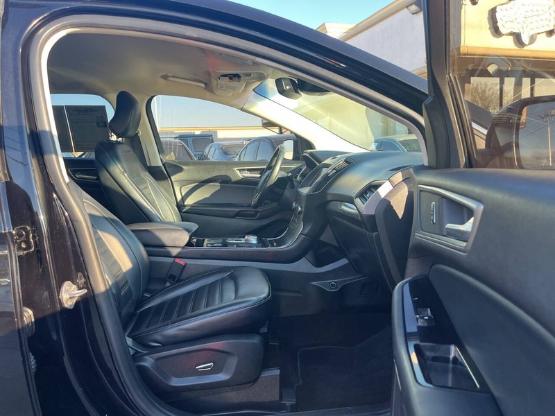Ford Edge Vehicle Image 11