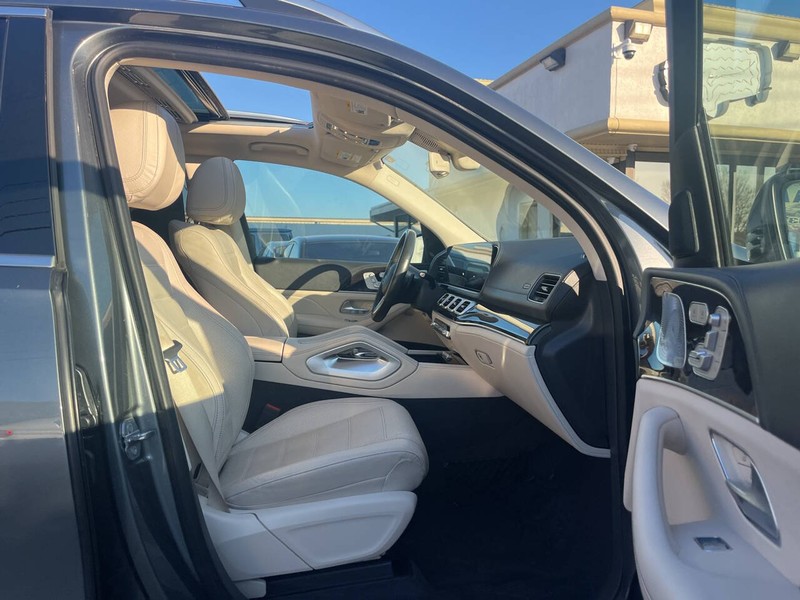 Mercedes-Benz GLE Vehicle Image 11