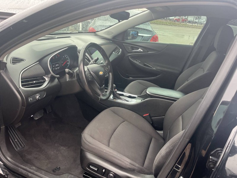 Chevrolet Malibu Vehicle Image 05