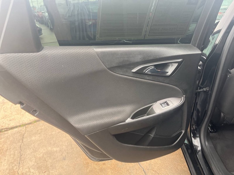 Chevrolet Malibu Vehicle Image 11