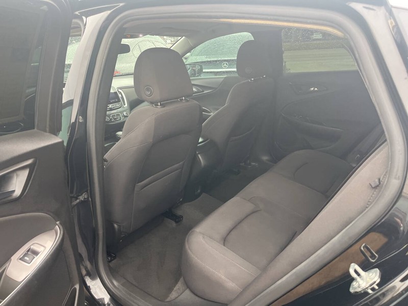 Chevrolet Malibu Vehicle Image 12