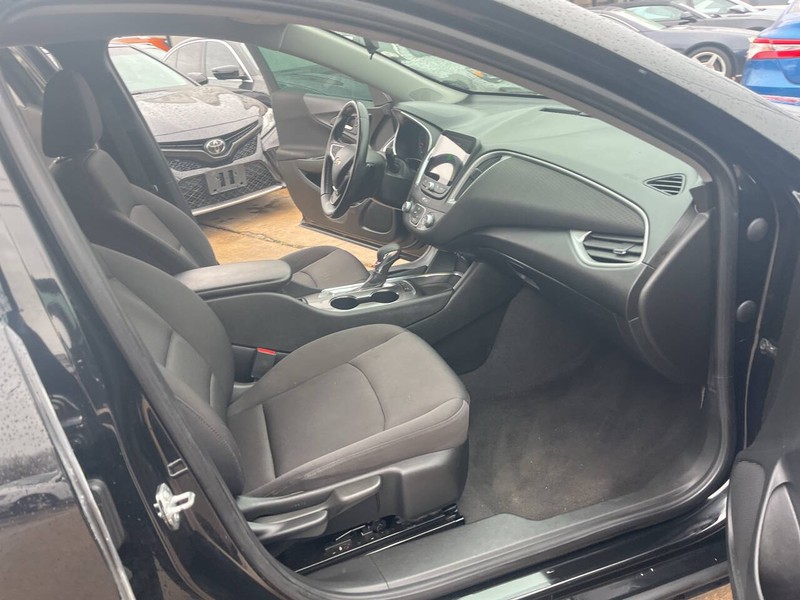 Chevrolet Malibu Vehicle Image 16