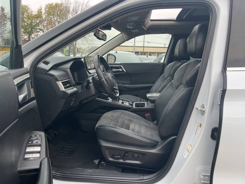 Mitsubishi Outlander Vehicle Image 07