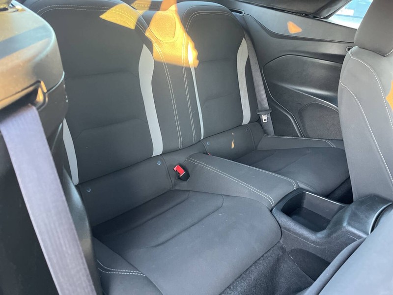 Chevrolet Camaro Vehicle Image 11