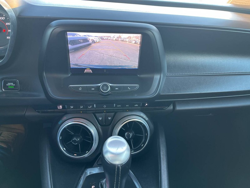 Chevrolet Camaro Vehicle Image 15