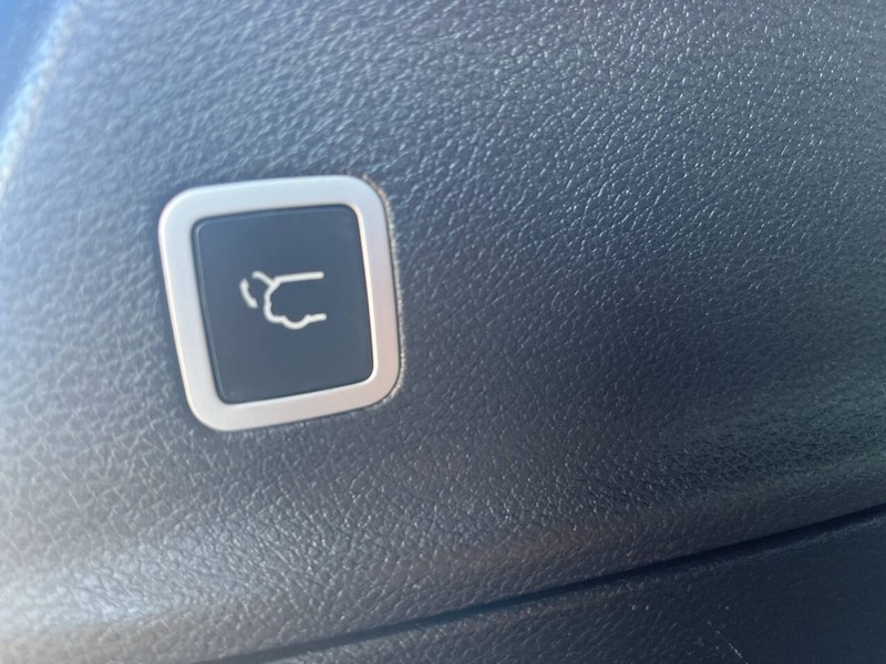 Chrysler Pacifica Vehicle Image 19