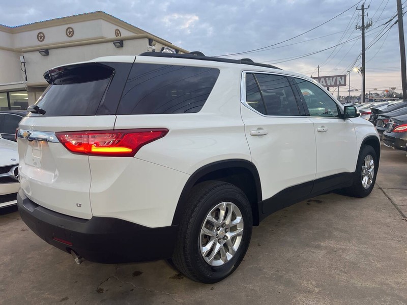 Chevrolet Traverse Vehicle Image 02