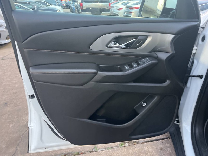 Chevrolet Traverse Vehicle Image 05