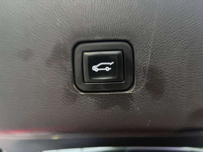 Chevrolet Traverse Vehicle Image 18