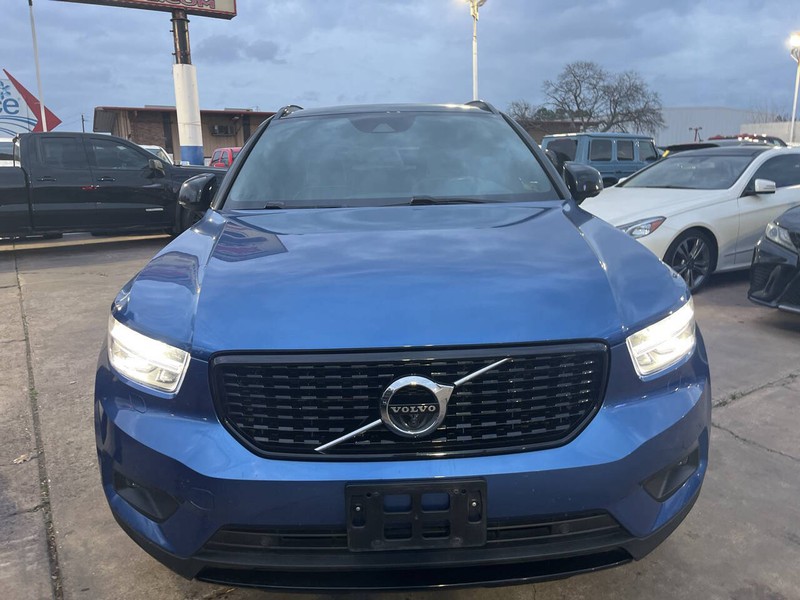 Volvo XC40 Vehicle Image 02
