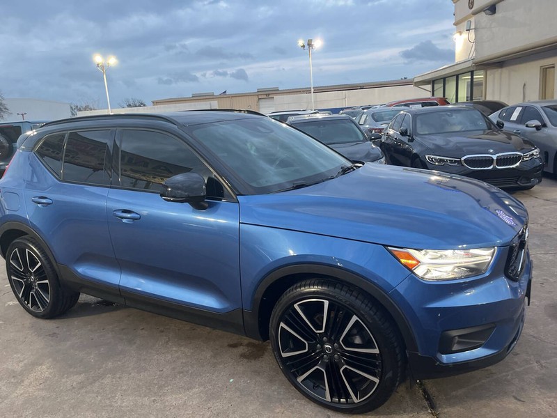 Volvo XC40 Vehicle Image 03