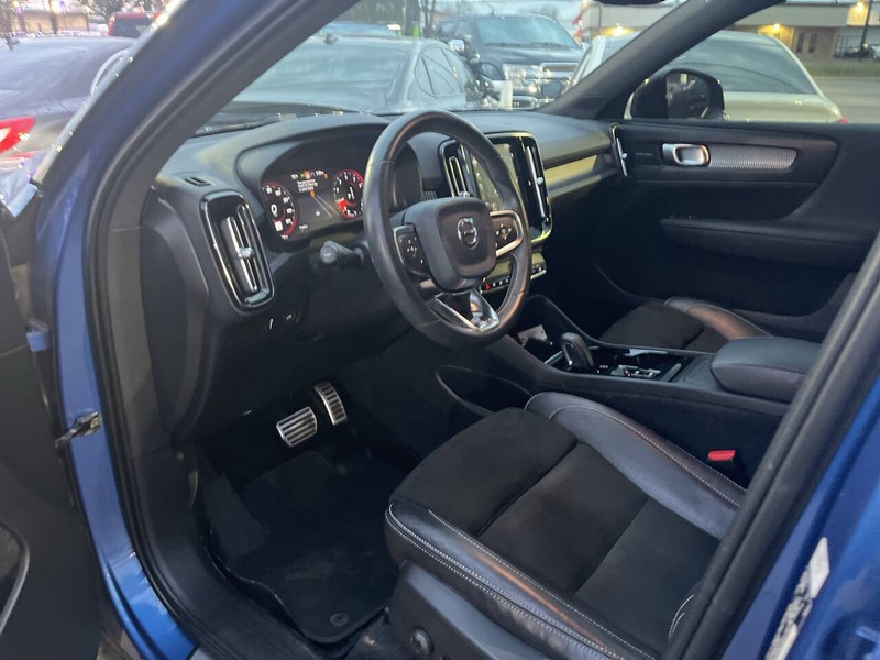 Volvo XC40 Vehicle Image 09