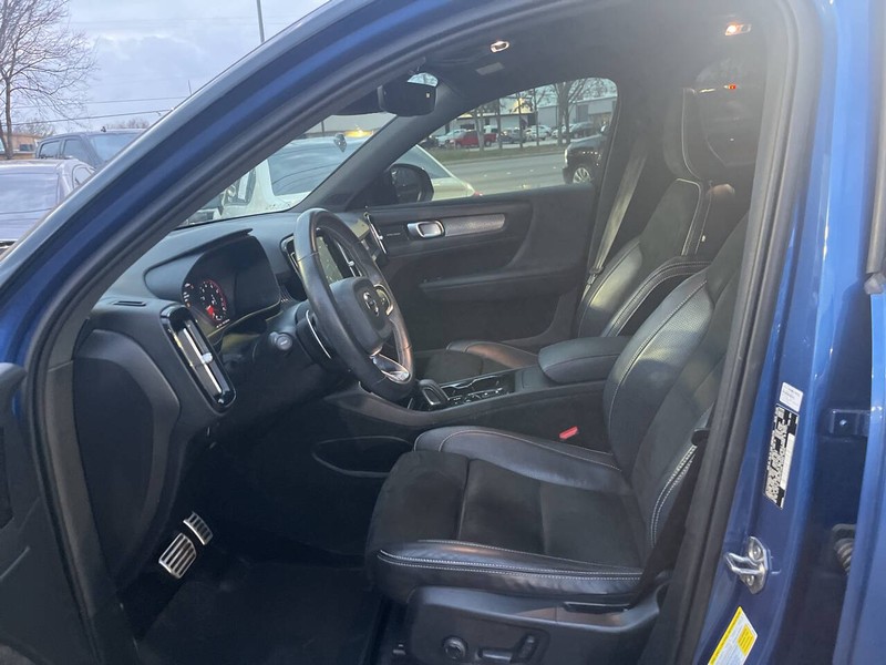 Volvo XC40 Vehicle Image 10