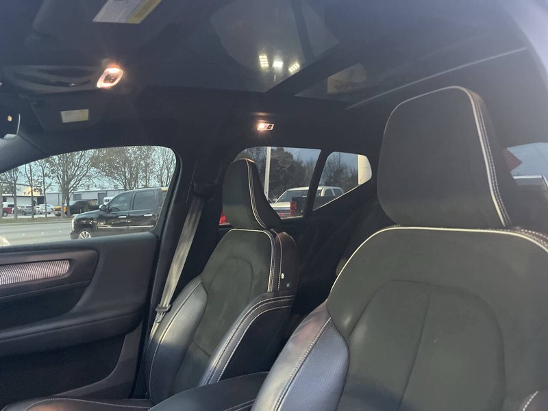 Volvo XC40 Vehicle Image 14