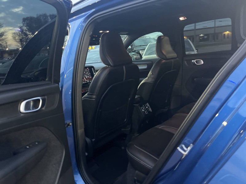 Volvo XC40 Vehicle Image 16