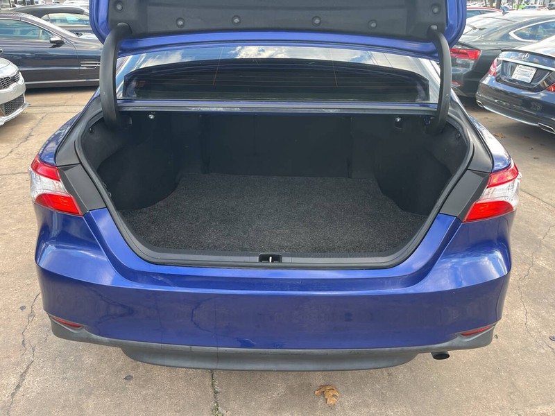 Toyota Camry Vehicle Image 09