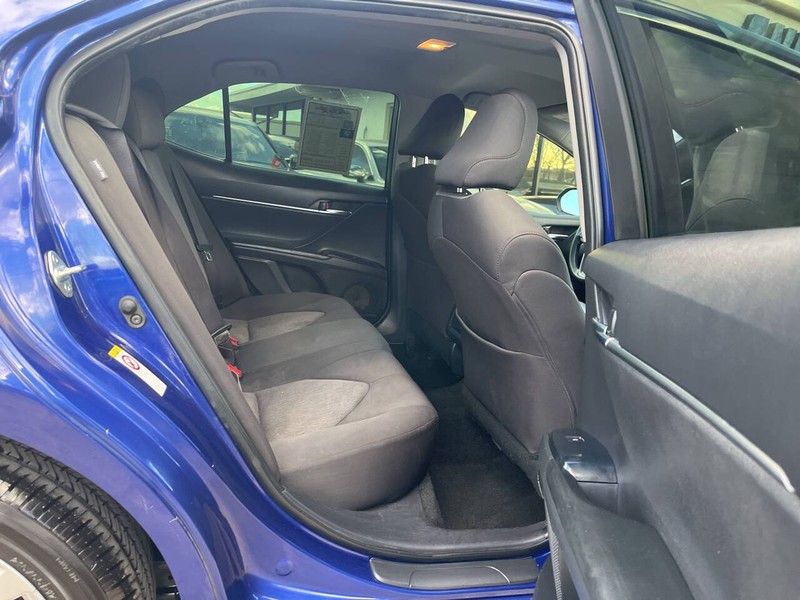 Toyota Camry Vehicle Image 10