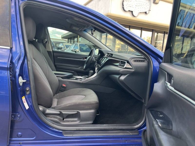 Toyota Camry Vehicle Image 11