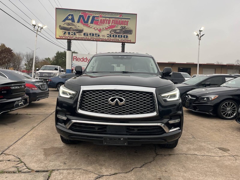 INFINITI QX80 Vehicle Image 02