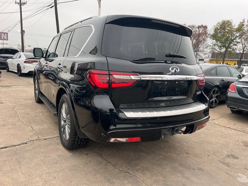 INFINITI QX80 Vehicle Image 03